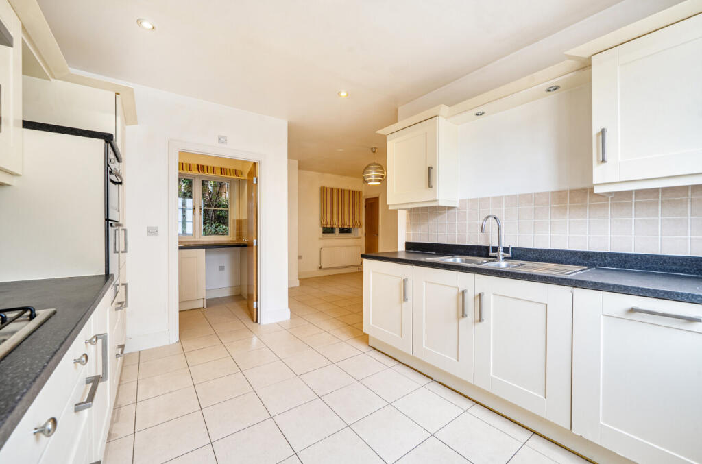 House in Southampton - More