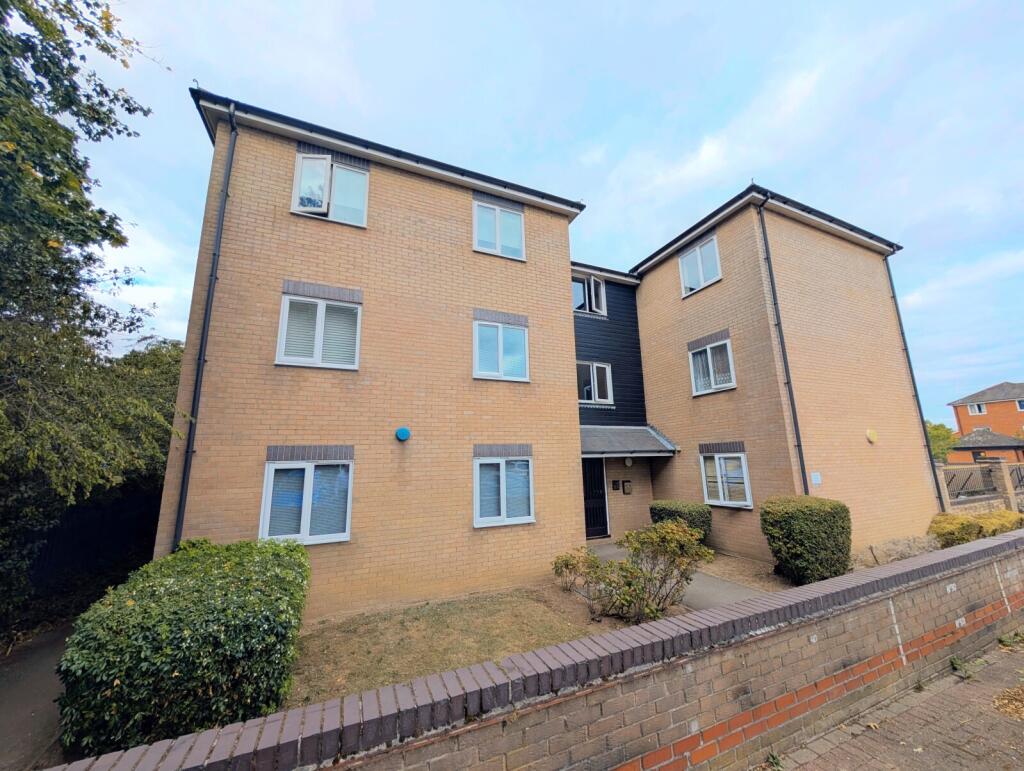 1-bed flat on Flanders Field, Colchester, CO2, £105,000