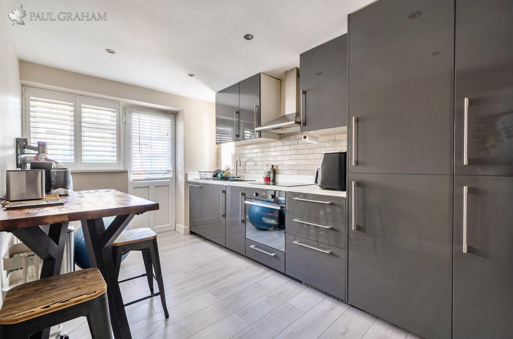 Apartment in Sutton - View 3