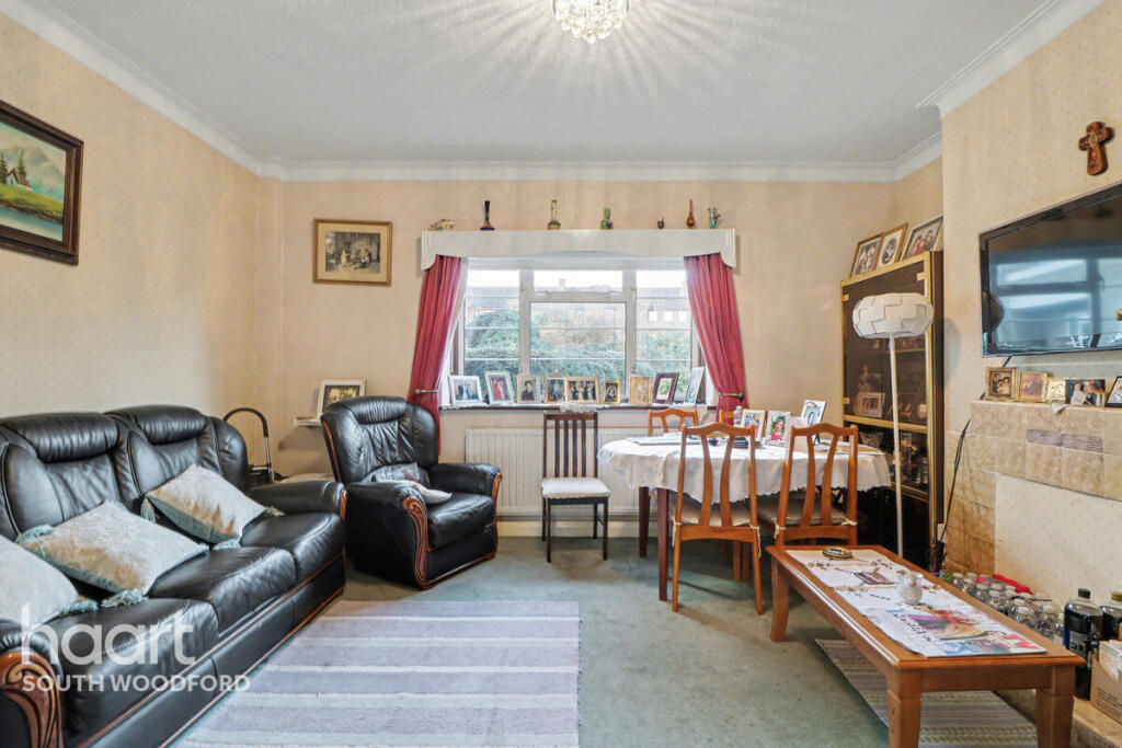 Apartment in London, South Woodford - View 2