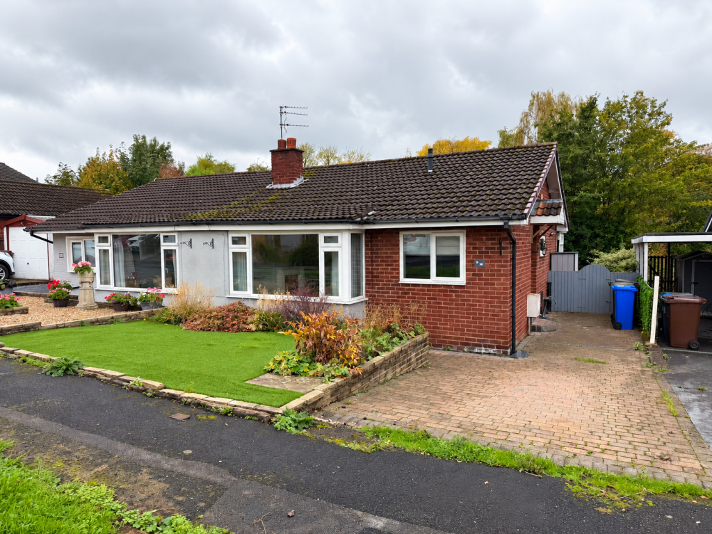 2-bed semi-detached on St. Pauls Hill Road, Hyde, SK14 2SW, Hyde, £185,000