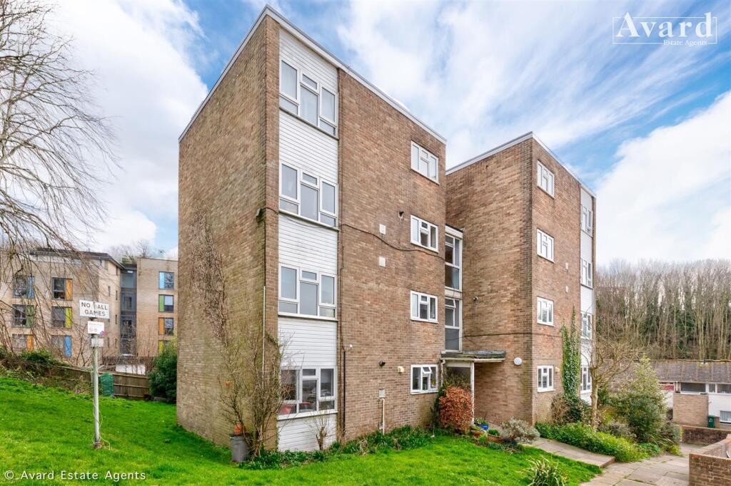 3-bed flat on Burstead Close, Brighton, £299,950