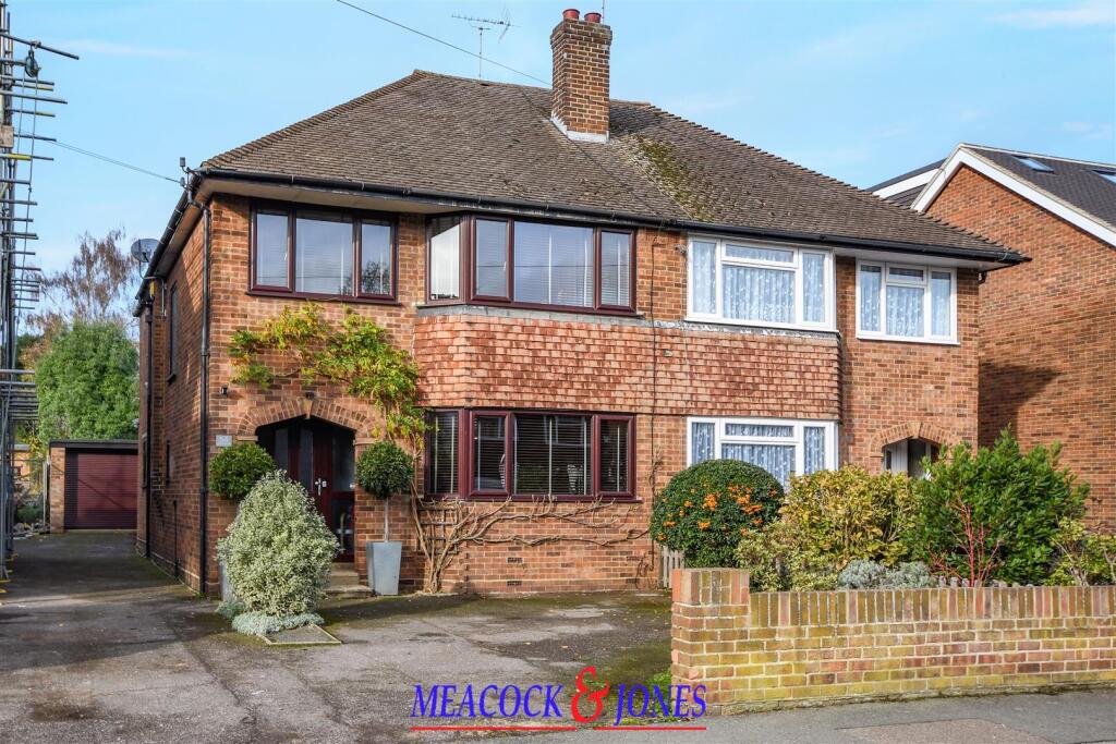 4-bed semi-detached on Hunter Avenue, Shenfield, £750,000