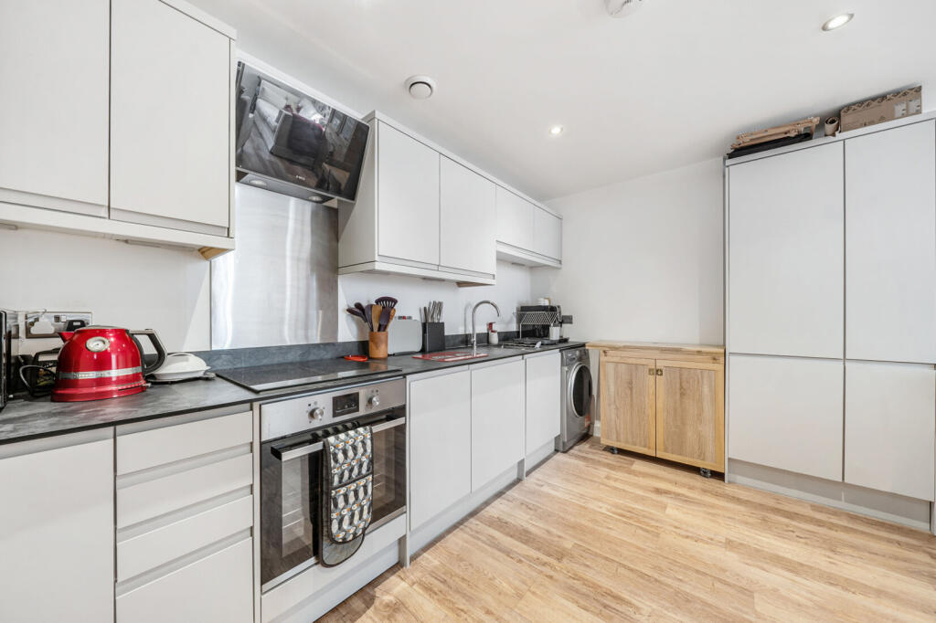 Apartment in Reading - View 5