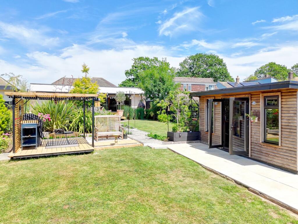 Hawthylands Road, Hailsham, BN27 - View 6