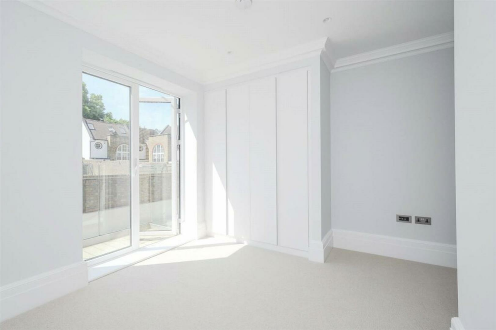 House in Twickenham - More