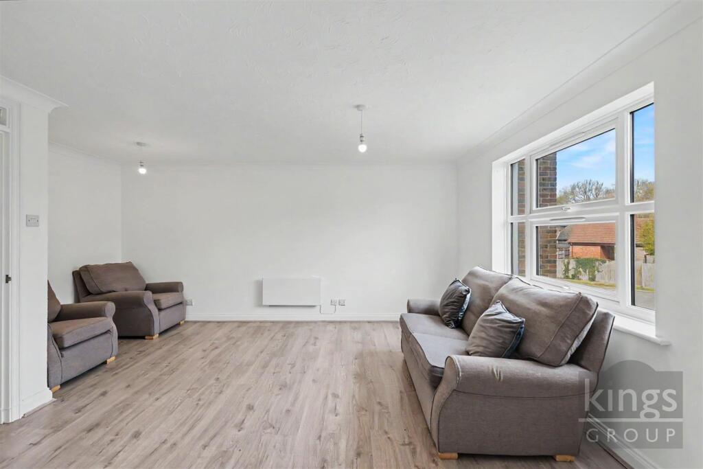 Apartment in Harlow, Church Langley - View 3