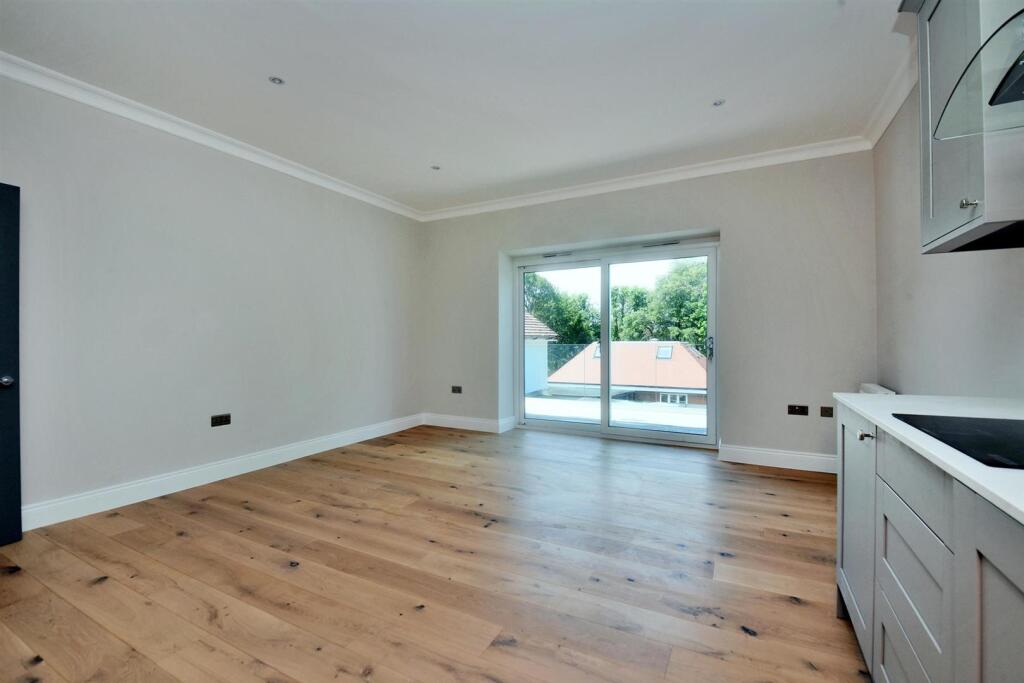 Apartment in Sutton - View 4