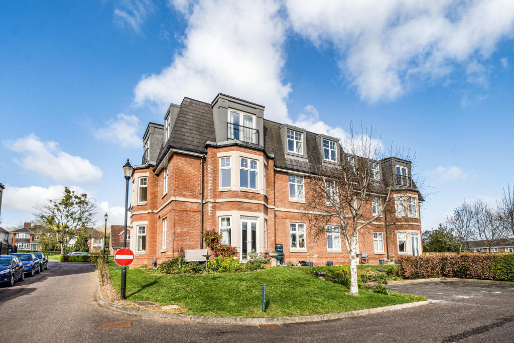 Main image of property: Middleway House, Kinglake Drive, Taunton, TA1