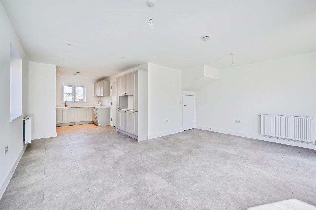 Saxon Drive, Great Chesterford, Saffron Walden photo 4