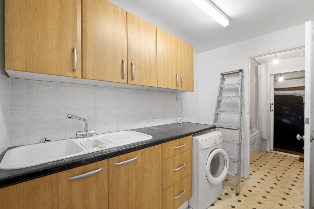 71 Beulah Hill, Upper Norwood, London, SE19 3EB photo 4