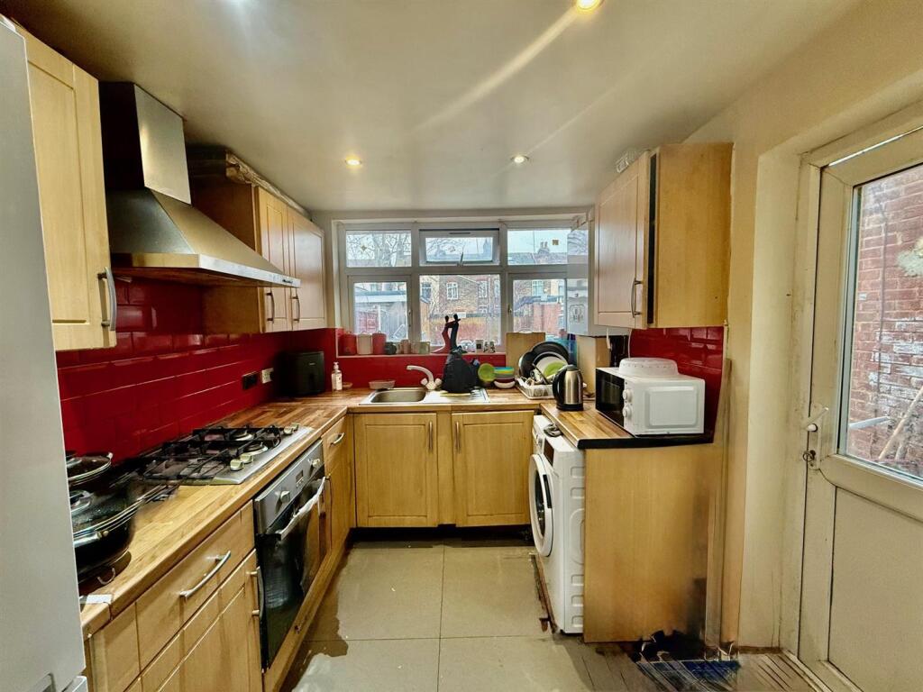 House in London - View 3