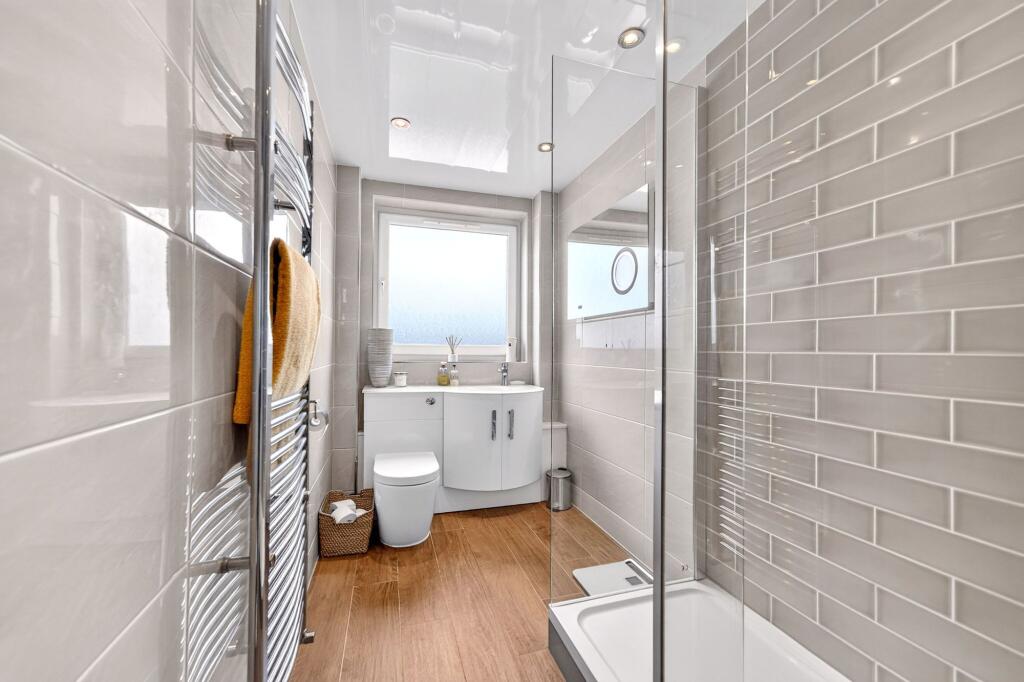 Apartment in Edinburgh, East Craigs - View 4
