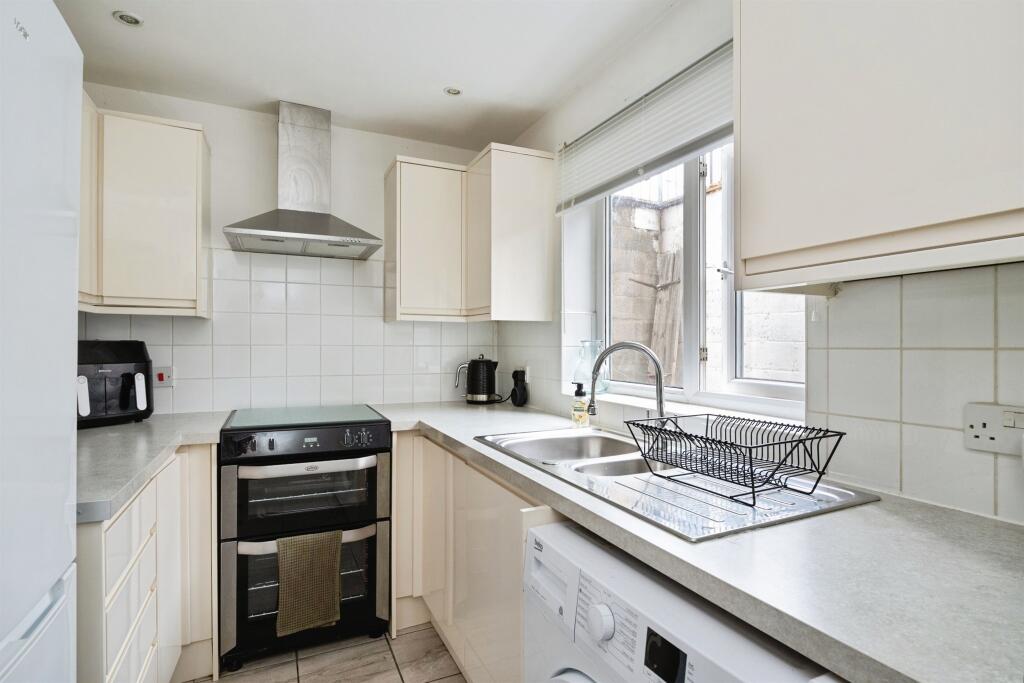 Apartment in Tunbridge Wells, Kent - View 5