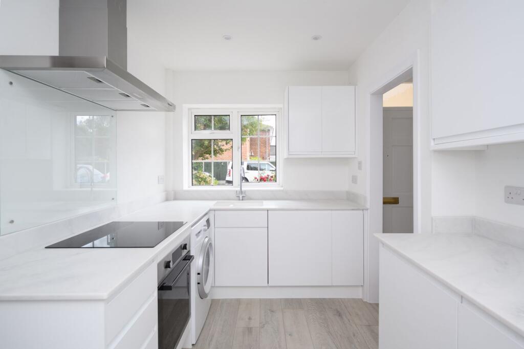 House in Kingston upon Thames - More