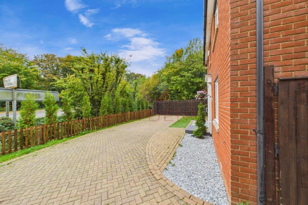 Loveden Way Dunmow photo 2