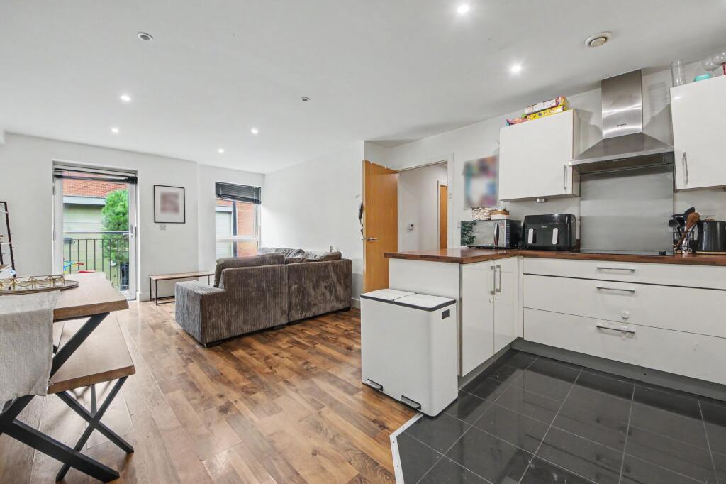 Apartment in Southampton - More