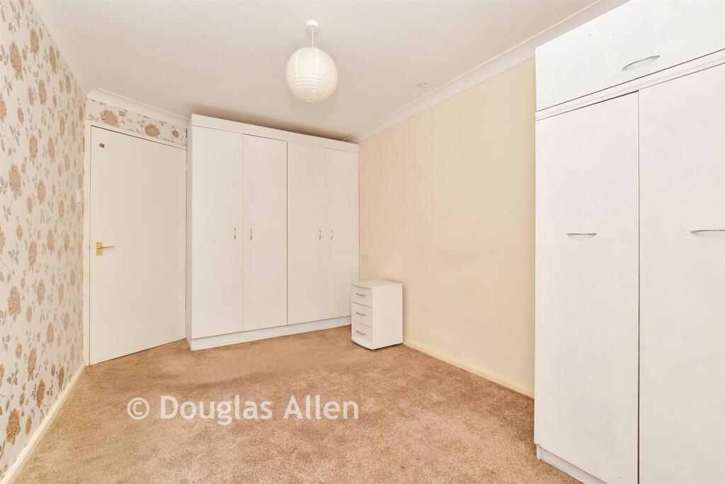 Apartment in Southend-on-Sea - View 3