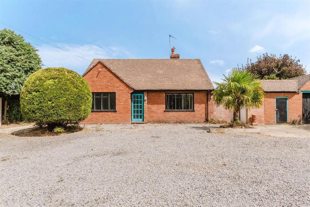 Main image of property: The Bank, Bidford-On-Avon