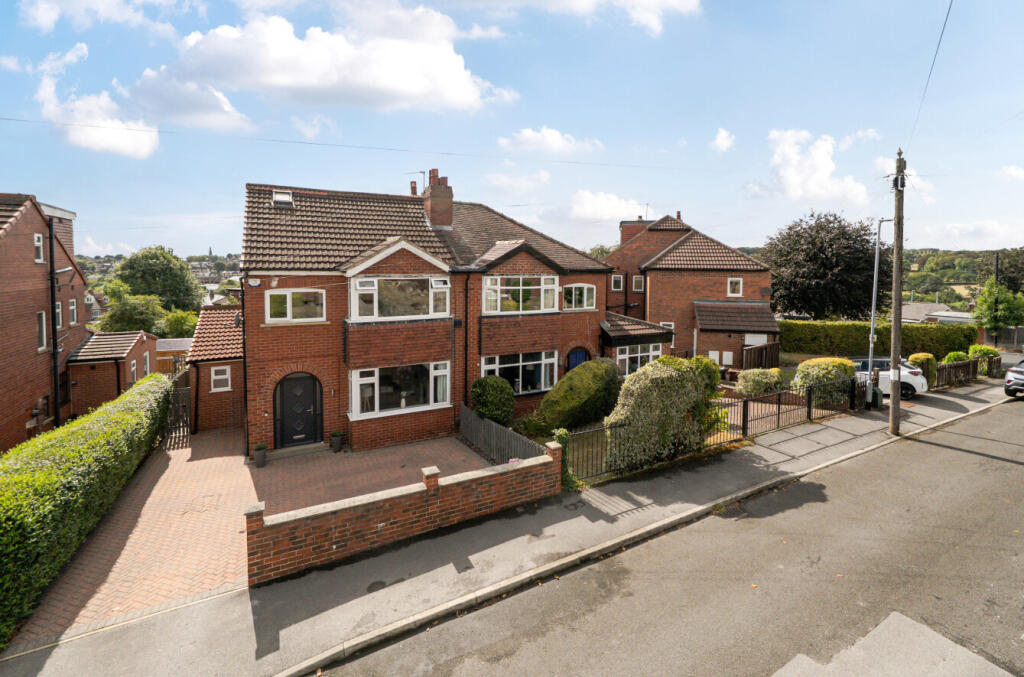 House in Leeds, West Yorkshire - View 5