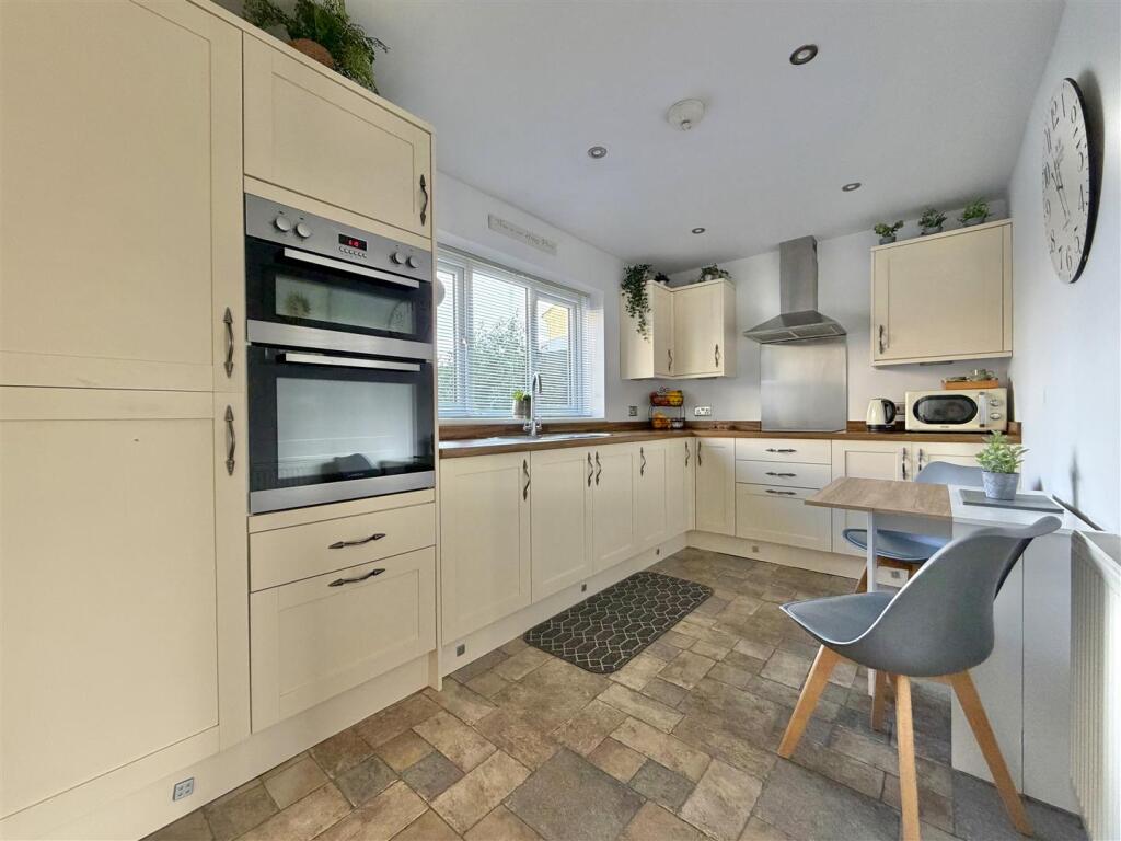House in Chippenham, Hardenhuish, Sheldon - View 5