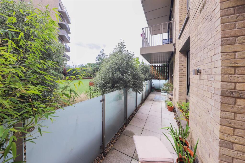 Apartment in Southall - View 5
