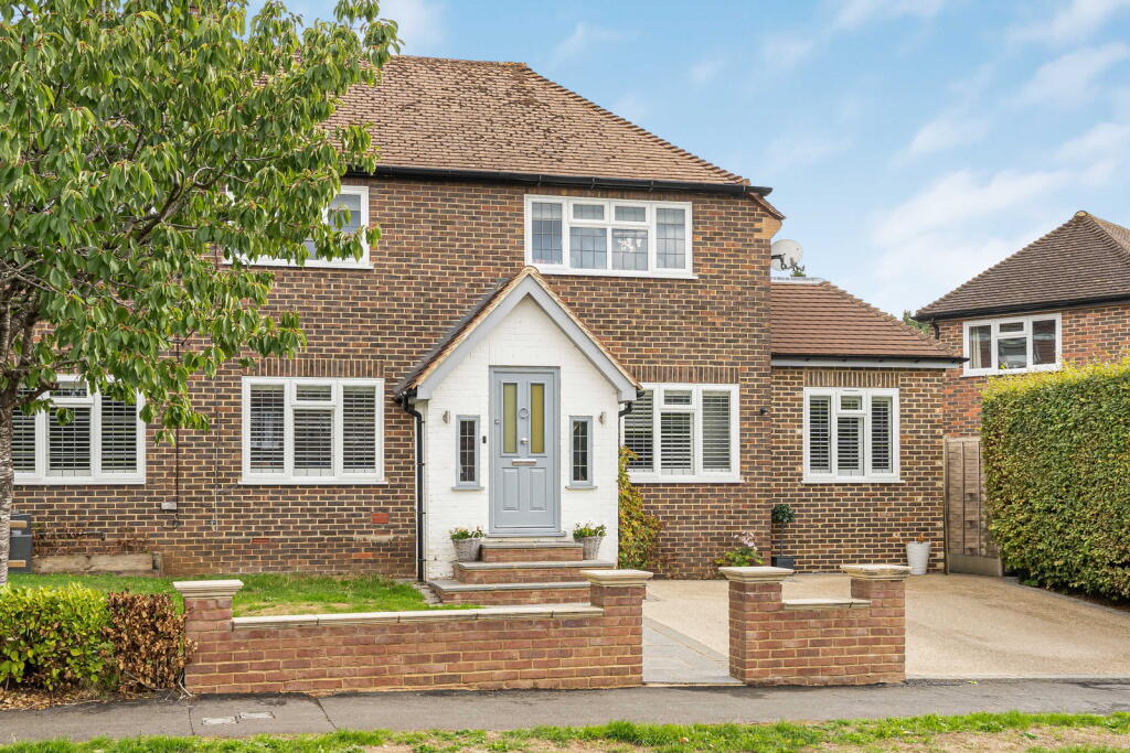 Main image of property: 28 Blackheath Grove, Wonersh, Guildford, Surrey, GU5 0PU