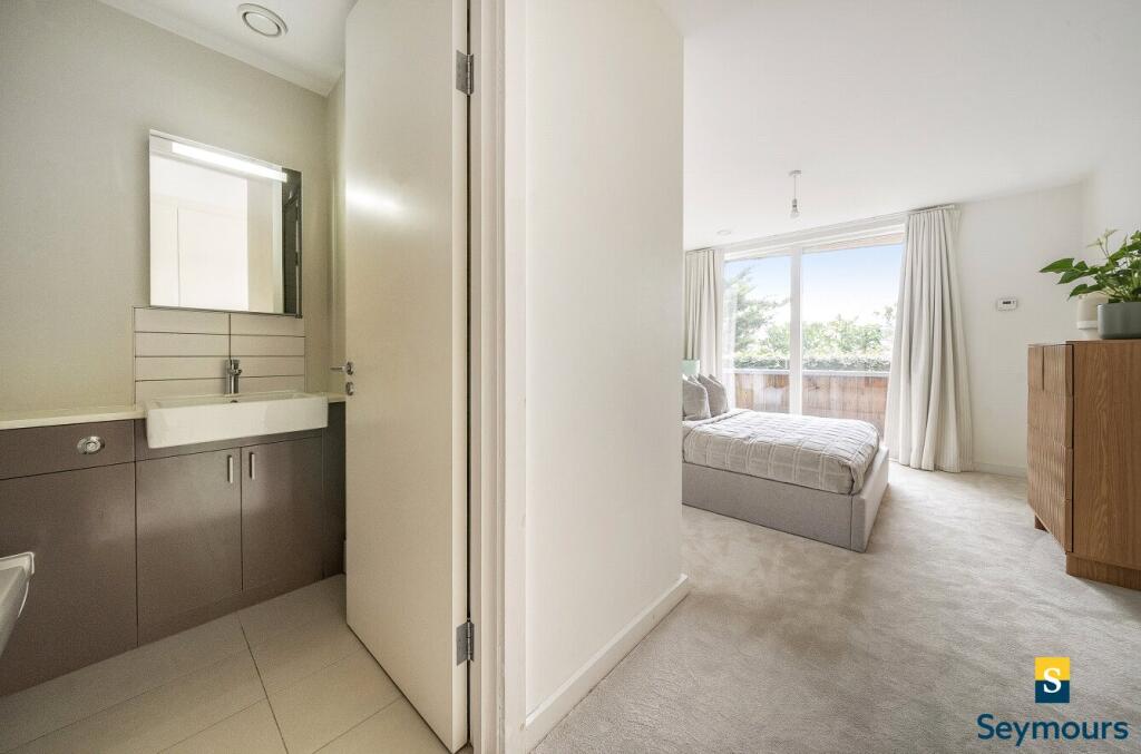 Apartment in Guildford, Surrey - More