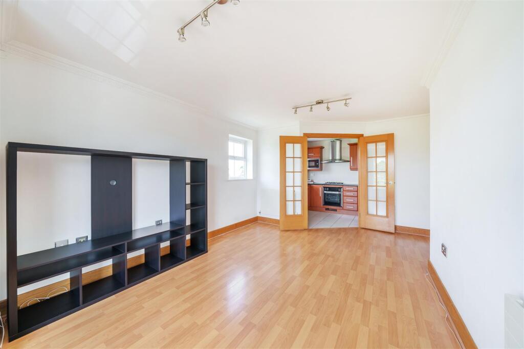 Apartment in London, Norbiton - View 3