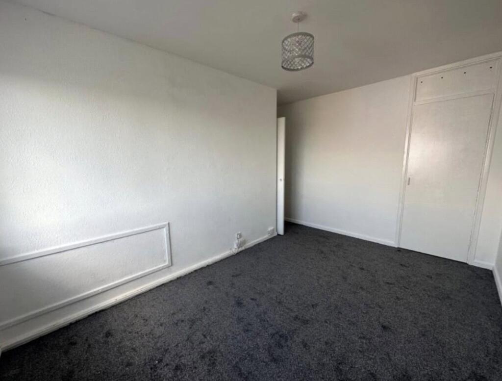 Apartment in Gosport, Hampshire - View 4