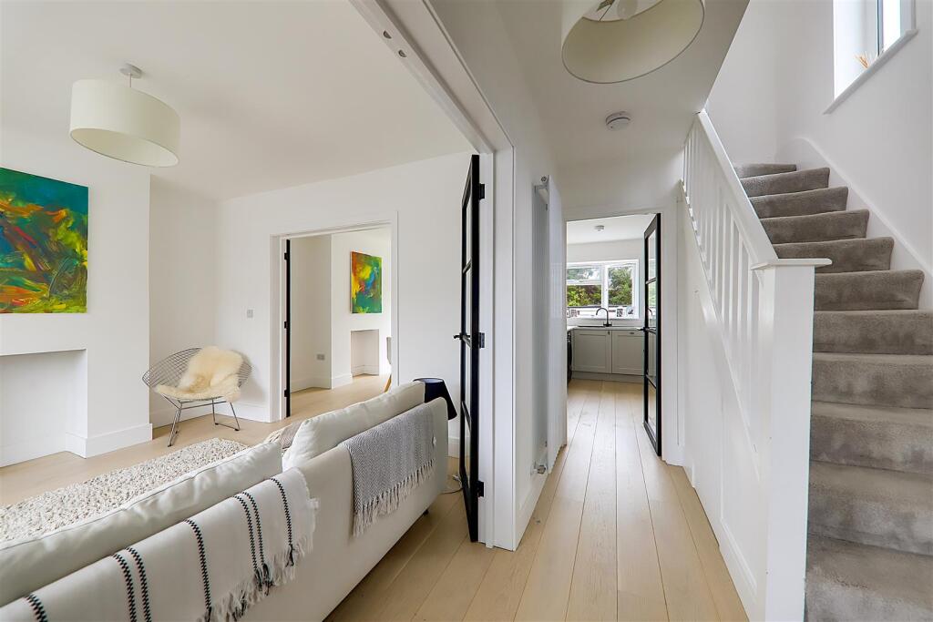House in Worthing, Broadwater - More