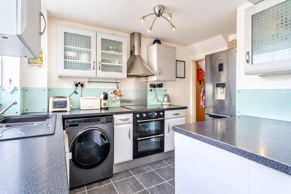 House in Luton - View 2