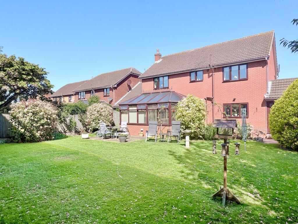 House in Doncaster, Rossington - View 2