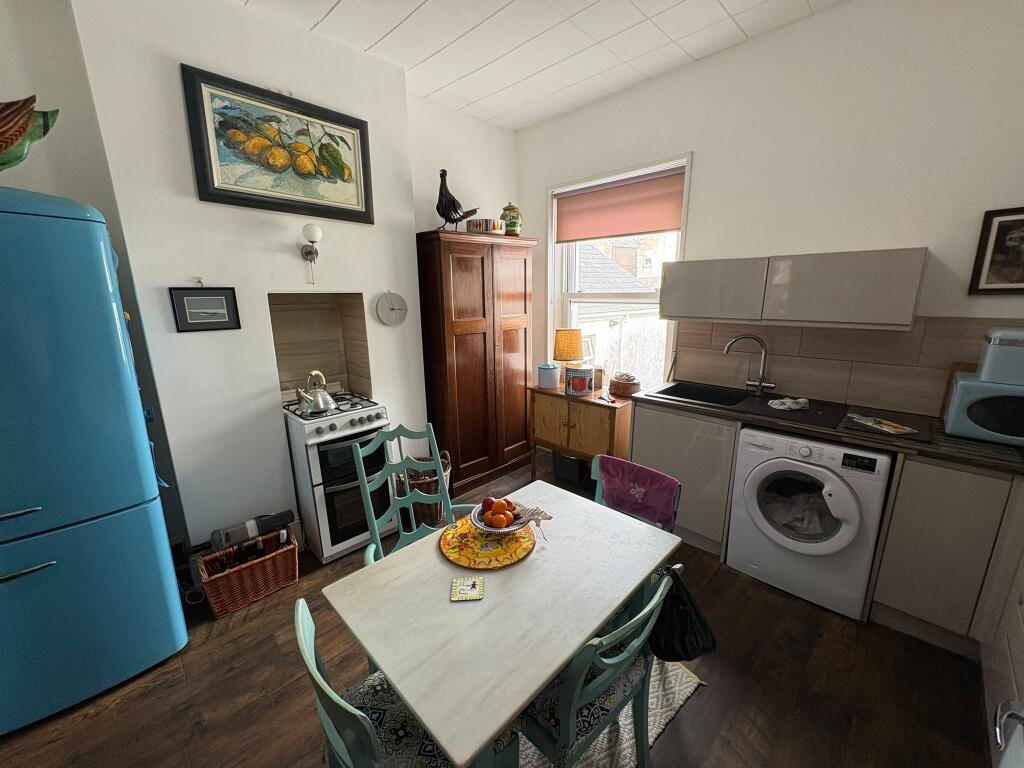 House in Barry - View 5