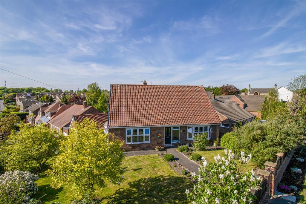 3-bed detached on Wrenthorpe Road, Wrenthorpe, £360,000