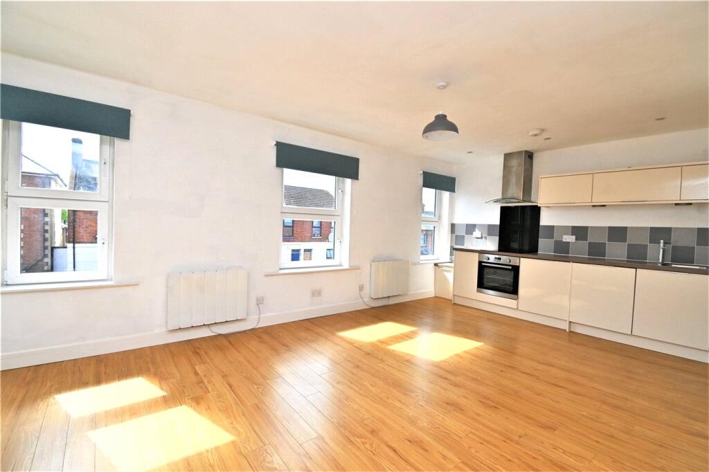 Apartment in Basingstoke and Deane, Lychpit, Riverdene - View 2