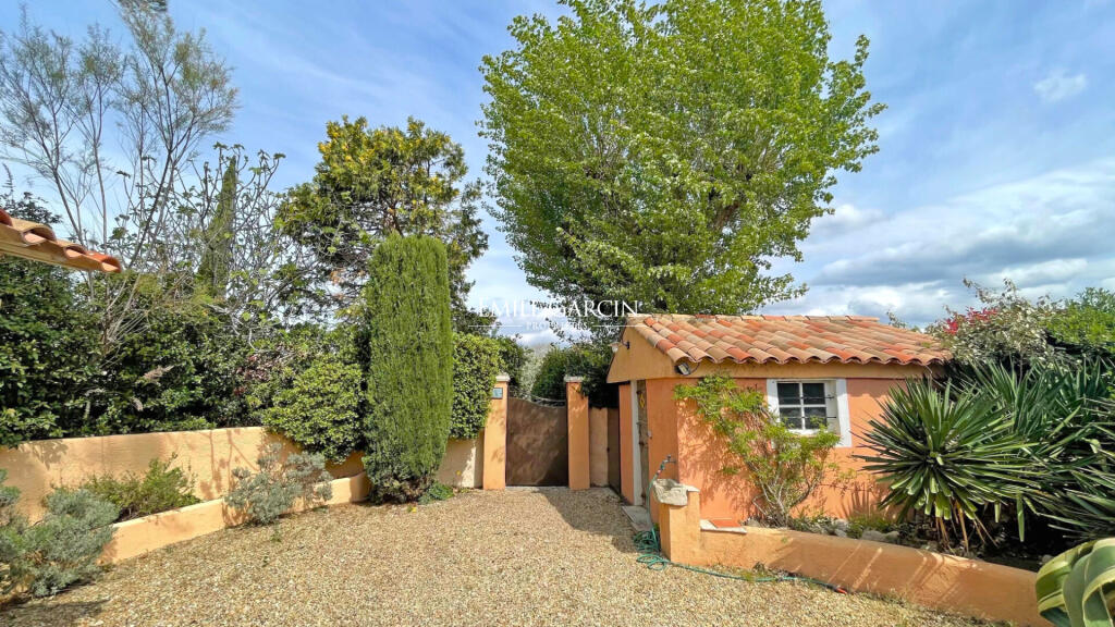 Main image of property: Provence-Alps-Cote d`Azur, Bouches-du-Rhône, Velaux