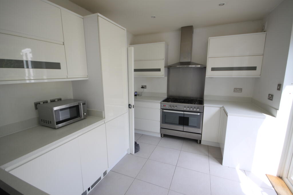 House in London - View 5