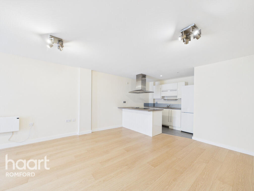 Hazeleigh House, Romford, RM1 1XN photo 2