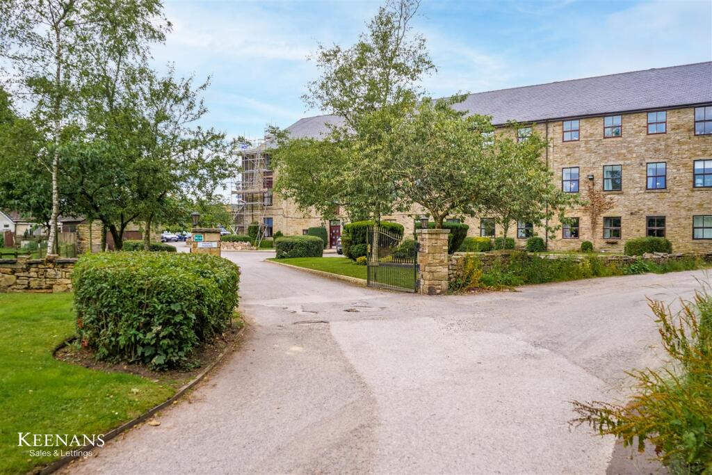 1-bed flat on Red Lumb, Rochdale, £150,000
