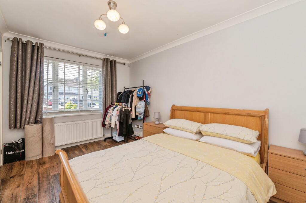 Ingrebourne Road, Rainham, RM13 - More