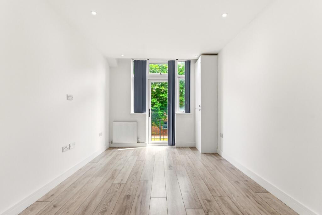 Main image of property: West Street, Dunstable, Bedfordshire, LU6