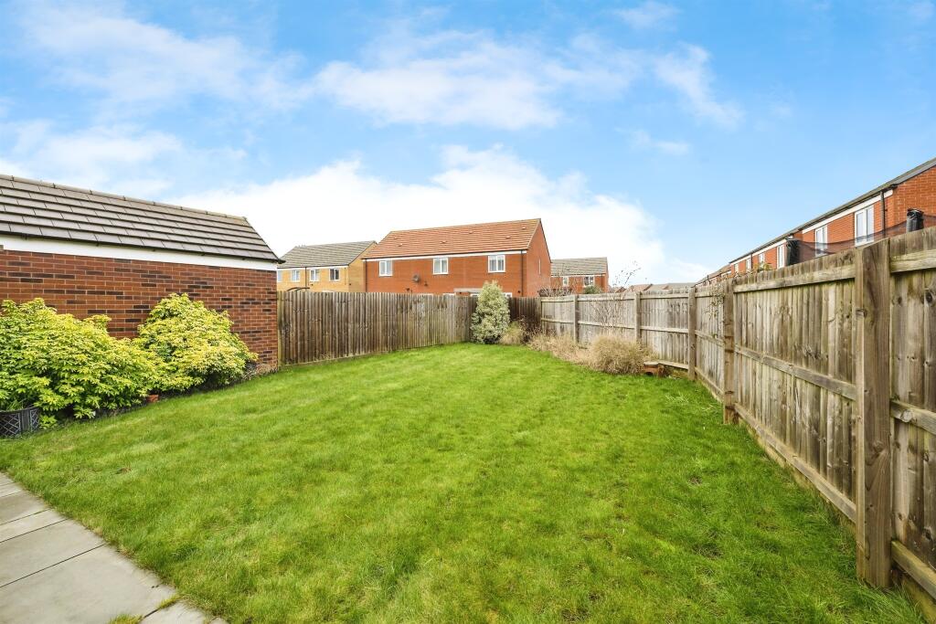 Rosewood Way, Hampton Gardens, Peterborough photo 4