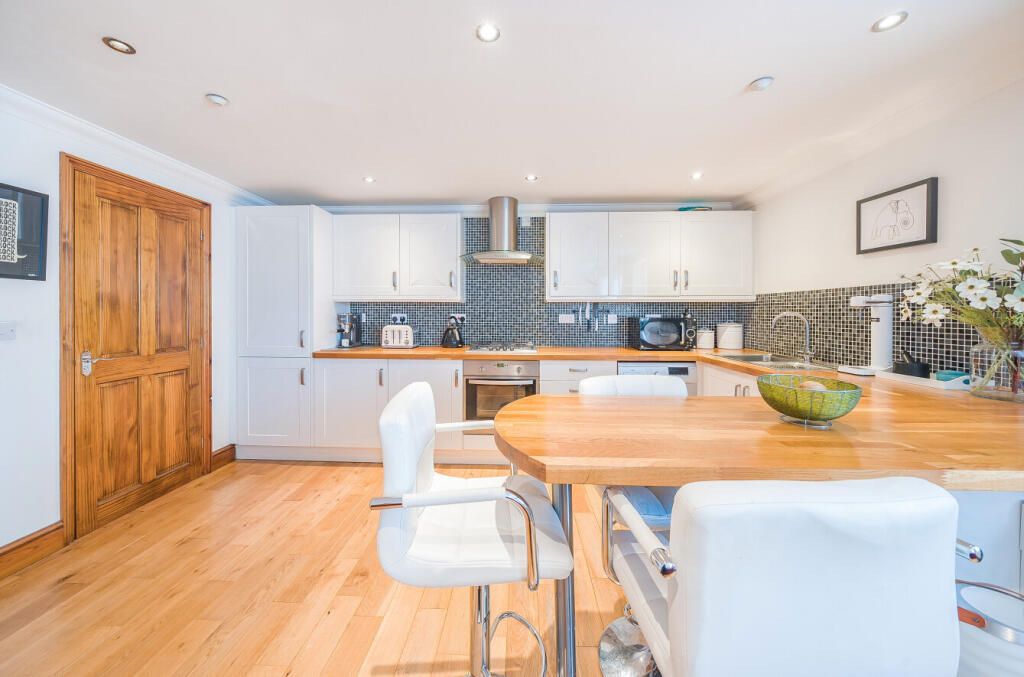 Regency Way, Riverside, Bishop's Stortford, Hertfordshire, CM23 photo 3
