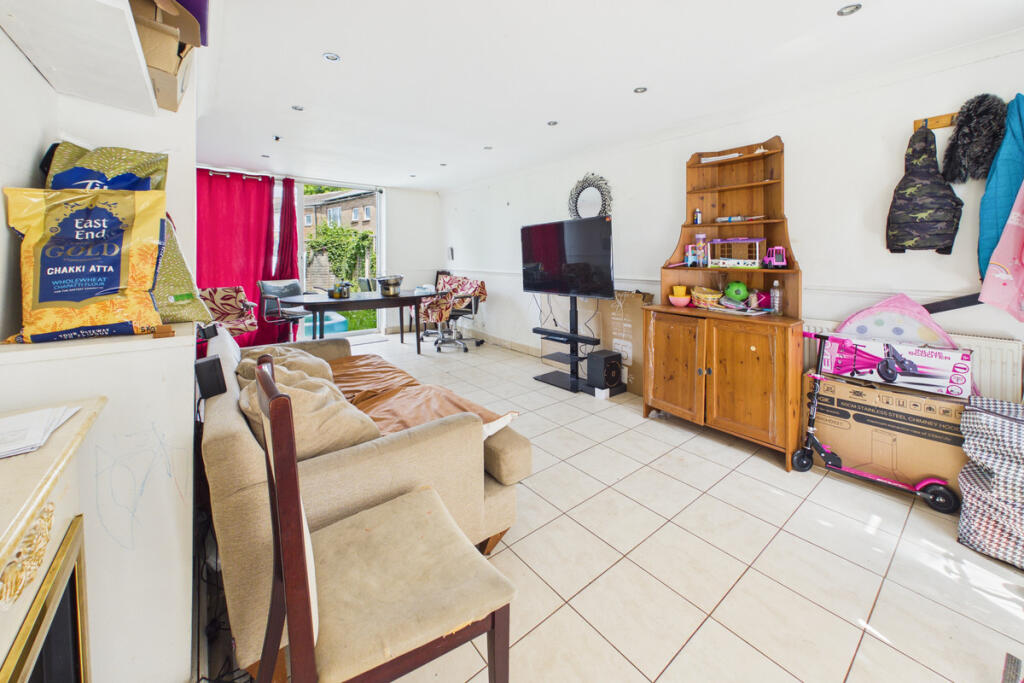 House in Dacorum, The Planets, Highfield - View 4
