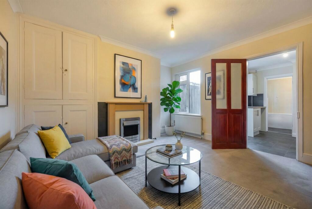 House in Wokingham, Emmbrook - View 4