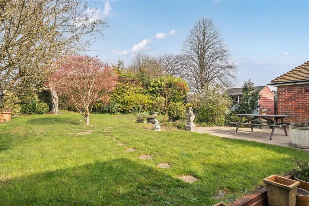 Tattenham Way, Burgh Heath, Tadworth photo 4