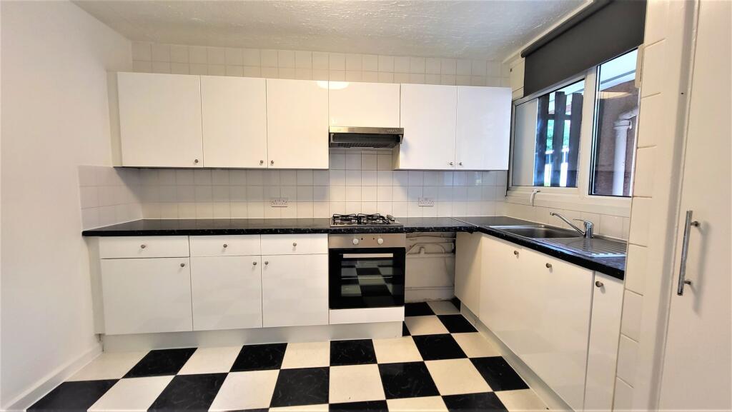 Apartment in Mitcham, Merton - View 3