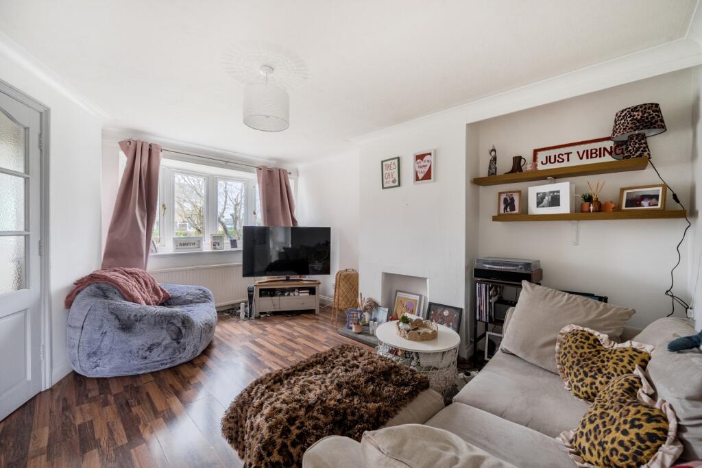 Kestrel Close, Thatcham, RG19 photo 3