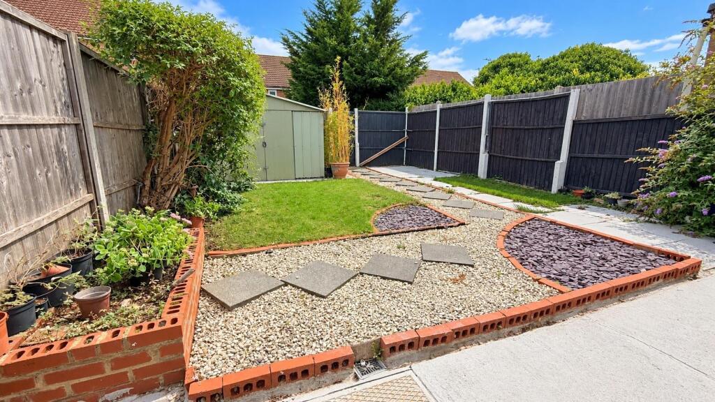 House in Waltham Cross, Cheshunt - View 3
